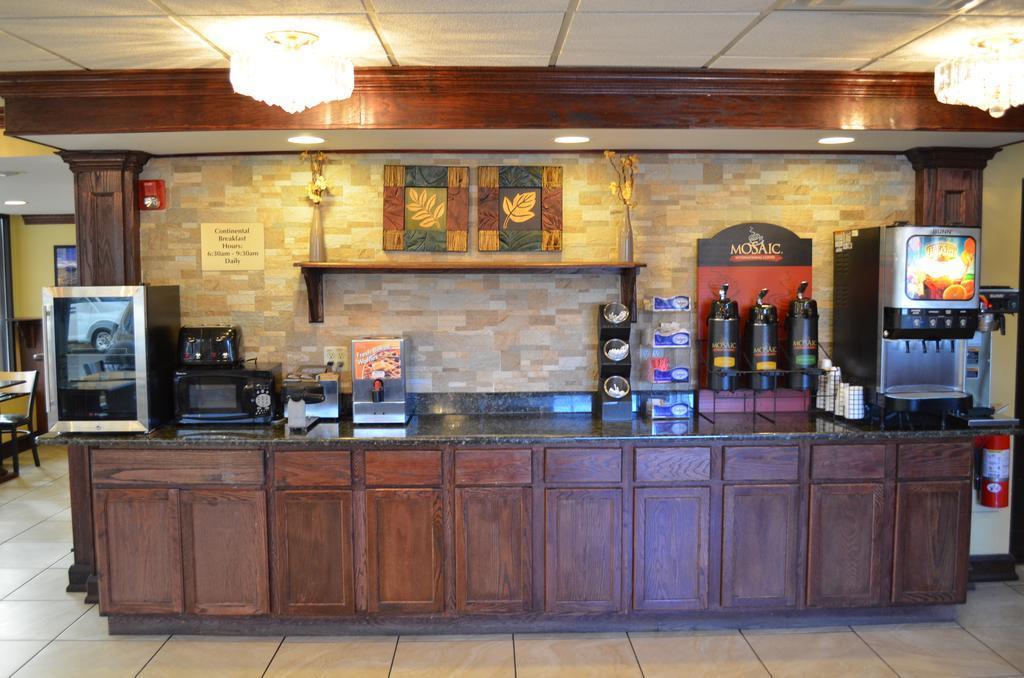 Comfort Inn Downtown Детройт Экстерьер фото